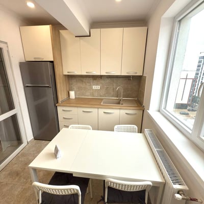 Miete einer neuen und gemütlichen 2-Zimmer-Wohnung mit Balkon, 6. Bezirk, Bukarest, Rumänien